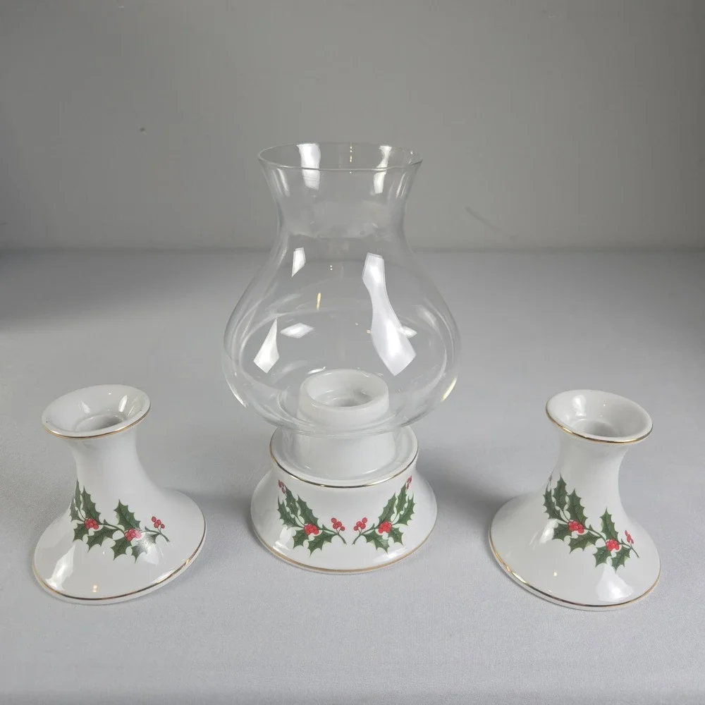 Vintage 1986 Beacon Hill Christmas Holly Candle Holders Hurricane Lamp Gold Trim